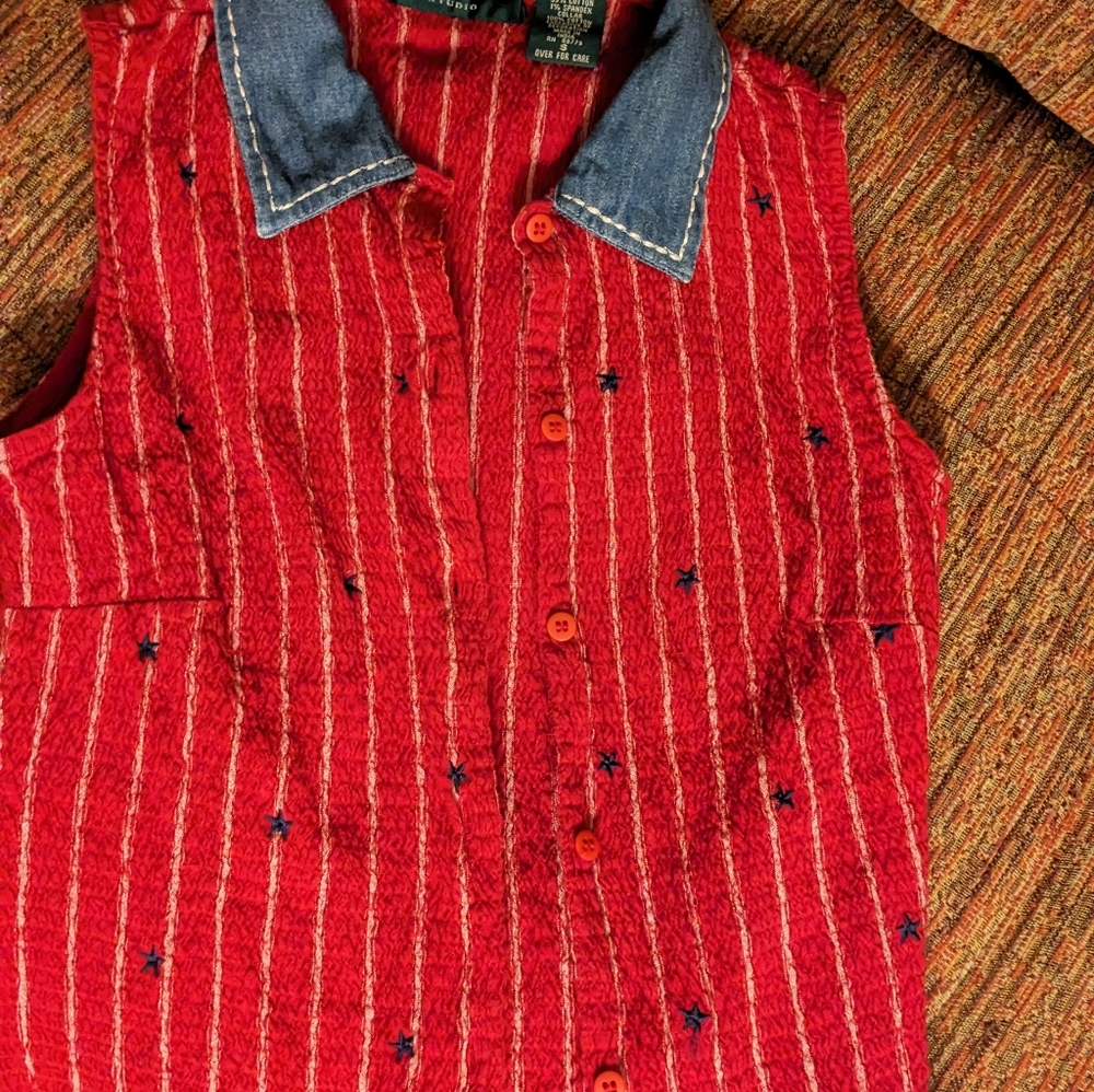 90's cottage-core sleeveless red pin striped button up!❣️